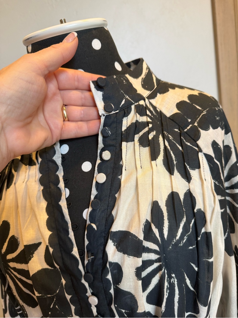 ANTONIO MELANI Black and Cream Brynn Floral Tie-Waist Mini Dress. - Picture 4 of 6